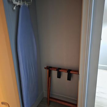 BLVD Hotel & Studios - Closet - Hotels Near Me - Studio City, California BLVD Hotel & Studios - Closet - Hotels Near Me - Studio City, California