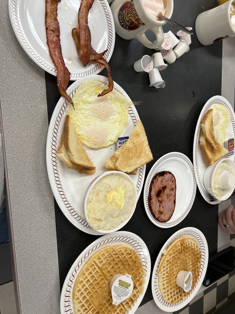 WAFFLE HOUSE Updated October 2024 27 Photos & 17 Reviews 1494 Niles Cortland Rd NE, Warren