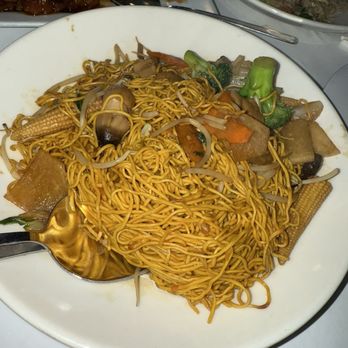 New Moon Restaurants - Chow Mein - Chinese Near Me - Montrose, California