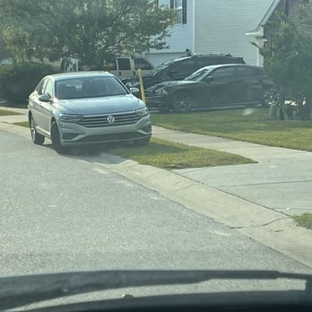 FirstService Residential Charlotte - Car parked on lawn - Property Management Near Me - Charlotte, North Carolina FirstService Residential Charlotte - Car parked on lawn - Property Management Near Me - Charlotte, North Carolina
