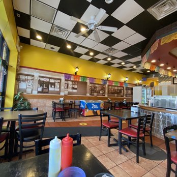 El Gallo Bravo - Colorful & clean - Mexican Near Me - Chicago, Illinois