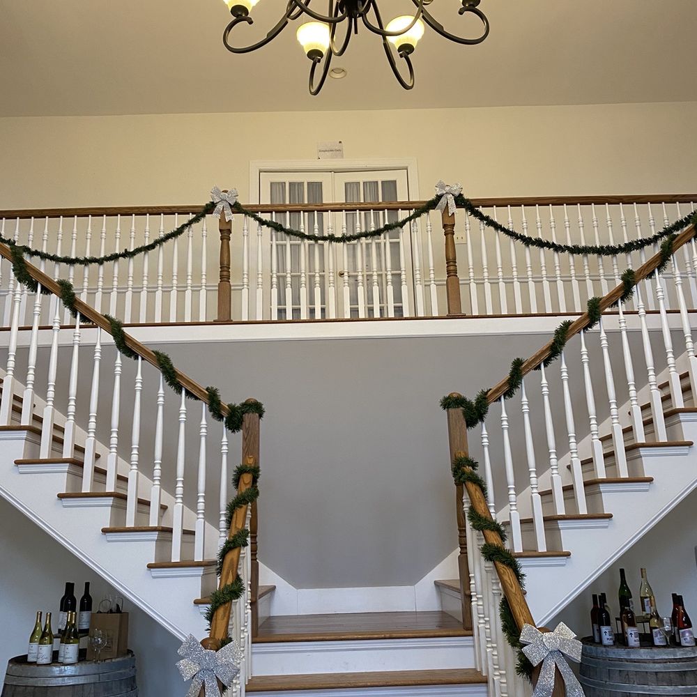 Creekstone Winery - Foyer - Wine Tasting Room Near Me - Sautee Nacoochee, Georgia Creekstone Winery - Foyer - Wine Tasting Room Near Me - Sautee Nacoochee, Georgia