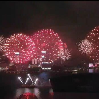 中環廣場 - There is no better fireplace experience better than watching it happen in front of your face over the harbour at Central plaza - Landmarks & Historical Buildings Near Me - Hong Kong, HK