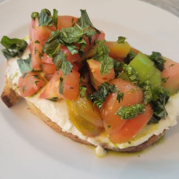 Tatte Bakery & Cafe | Capitol Crossing - Heirloom Tomatoe Tartine - Breakfast & Brunch Near Me - Washington, DC, District of Columbia