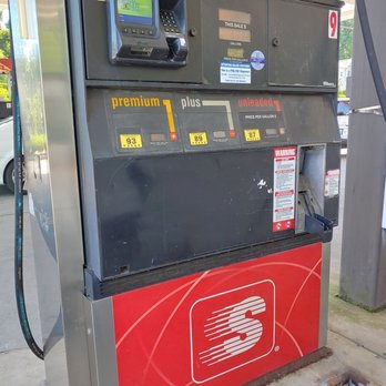 Speedway - a gas pump at a gas station - Gas Stations Near Me - Cincinnati, Ohio