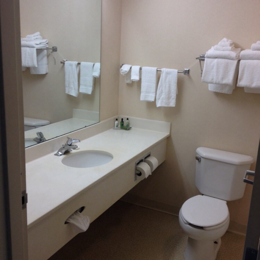 Cedar Point's Express Hotel - Lavatory & toilet - Hotels Near Me - Sandusky, Ohio Cedar Point's Express Hotel - Lavatory & toilet - Hotels Near Me - Sandusky, Ohio