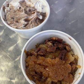 Pit Stop Bbq - pecan cobbler and oreo hog heaven - Barbeque Near Me - Sonora, Texas Pit Stop Bbq - pecan cobbler and oreo hog heaven - Barbeque Near Me - Sonora, Texas