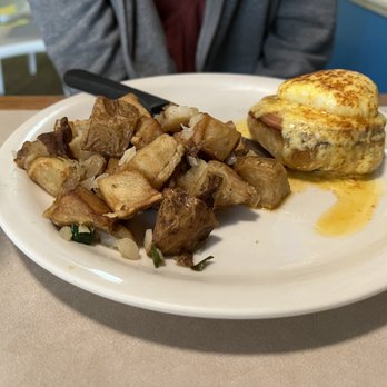 Cinnamon's Restaurant - traditional eggs benedict - Pancakes Near Me - Kailua, Hawaii Cinnamon's Restaurant - traditional eggs benedict - Pancakes Near Me - Kailua, Hawaii