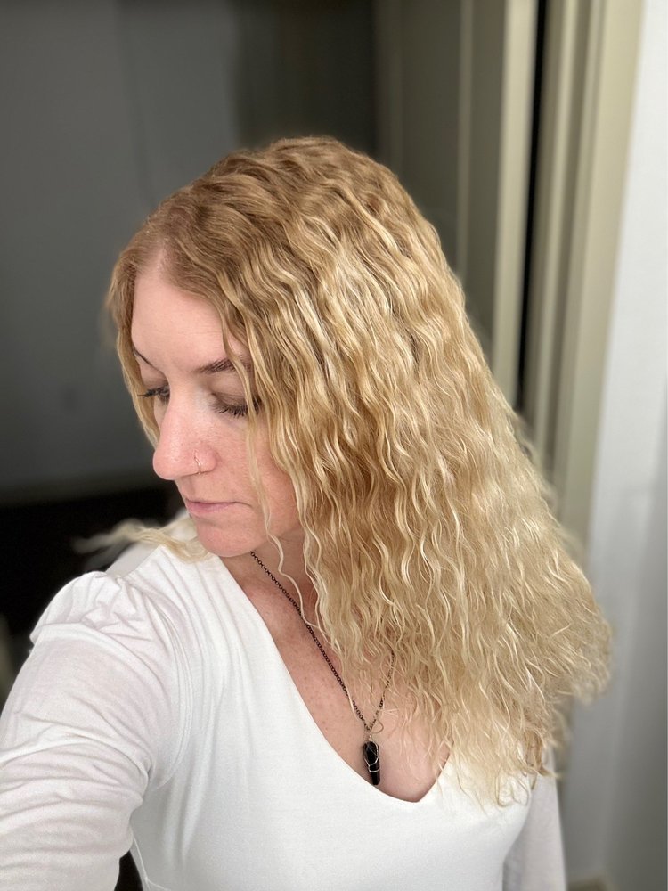 Tricia Bruzina Stylist Logo