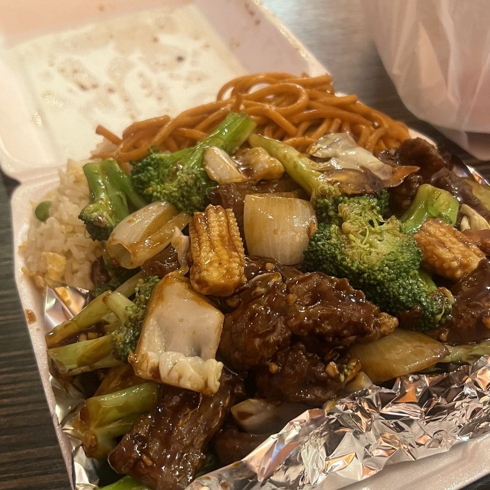 Beef and broccoli plate