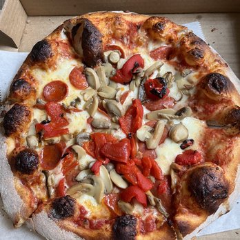 pizzです。 CAPEZZUTO'S PIZZA - Updated July 2025 - 13 Photos & 32
