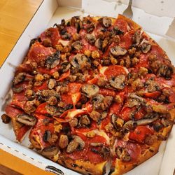 D & E-Z-O's Pizza - Pizza, pepperoni, sausage and mushrooms.