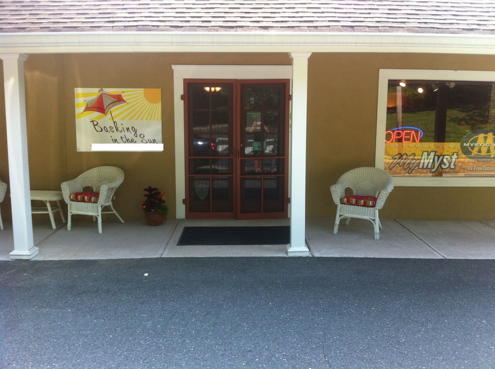 Basking in the Sun Boutique Logo