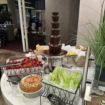 Cafe Sierra - Chocolate Fountain - New American Near Me - Universal City, California