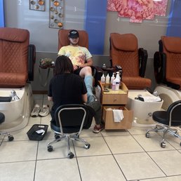Falls asleep during and amazing Pedicure! Falls asleep during and amazing Pedicure!
