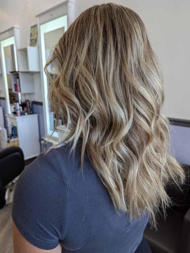 Hairwell Salon Image