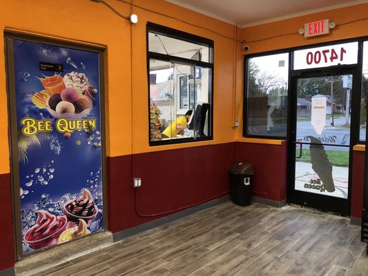 Bee Queen Dairy & Grill by null