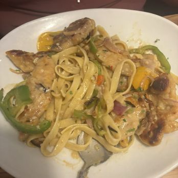 Olive Garden Italian Restaurant - Chicken Scampi with fettuccine noodles - Italian Near Me - Tracy, California Olive Garden Italian Restaurant - Chicken Scampi with fettuccine noodles - Italian Near Me - Tracy, California