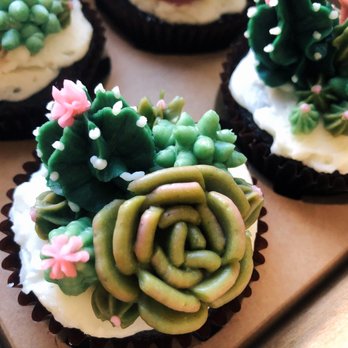 Petite Fleur Cake - Custom Cakes Near Me