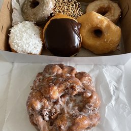 Apple fritter, coconut, glazed, Bavarian, sour cream, peanut, blueberry Apple fritter, coconut, glazed, Bavarian, sour cream, peanut, blueberry