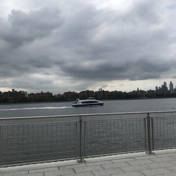 Domino Park - Ferry - Parks Near Me - Brooklyn, New York Domino Park - Ferry - Parks Near Me - Brooklyn, New York