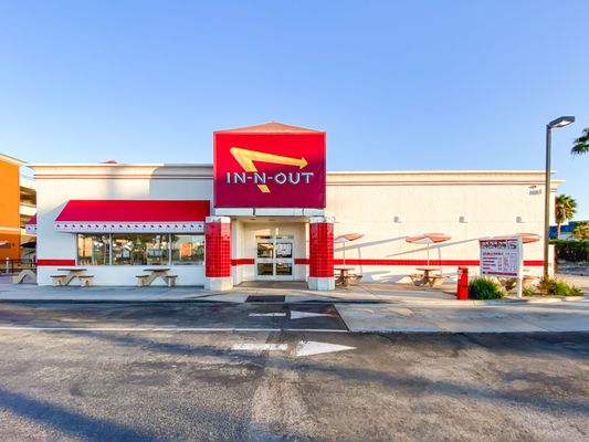 In-N-Out Burger by null