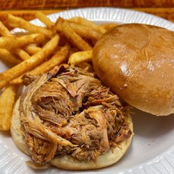 Sweet T Smokehouse - Pulled pork & crispy frie