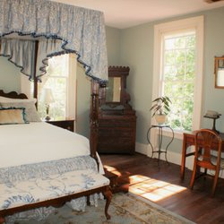 Dot 2 Dot Inn - The Blue Room with bathroom across hallway.