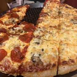 Gelsosomo's Pizzeria - The other half was cheese and mushroom