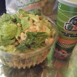 Blatt Salat Haus Las Águilas - Mi bol, tamaño mediano, acompañado de mi agua de limón.