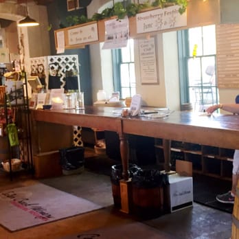 Cedar Creek Winery - Wine tasting station - Wineries Near Me - Cedarburg, Wisconsin Cedar Creek Winery - Wine tasting station - Wineries Near Me - Cedarburg, Wisconsin