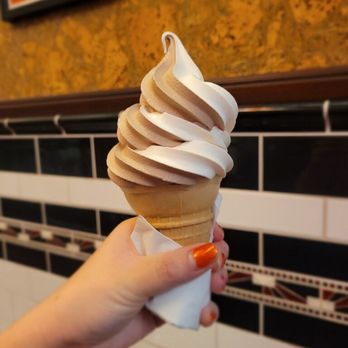 Franklin Ice Cream Bar - Ice Cream & Frozen Yogurt Near Me - Philadelphia, Pennsylvania Franklin Ice Cream Bar - Ice Cream & Frozen Yogurt Near Me - Philadelphia, Pennsylvania