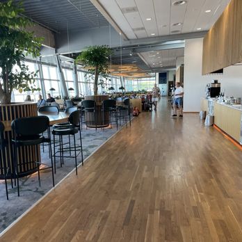 King Amlet Lounge - Past entrance desk with food/drinks to the right. Huge area in the back with multiple rooms - Lounges Near Me - Billund King Amlet Lounge - Past entrance desk with food/drinks to the right. Huge area in the back with multiple rooms - Lounges Near Me - Billund