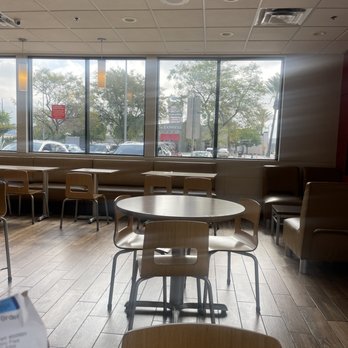 Wendy's - Dining area - Fast Food Near Me - Burbank, California