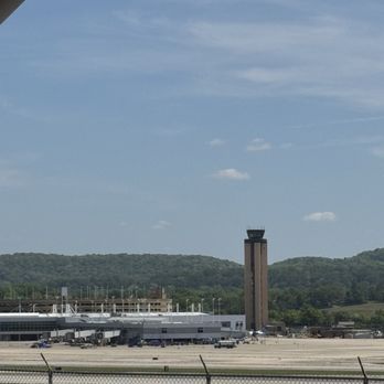 Alpha Charlie Grill - View of airport from patio - Breakfast & Brunch Near Me - Birmingham, Alabama