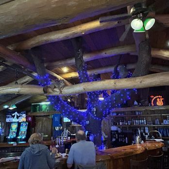 River's Edge Pub & Grub - Oak tree in the bar! - American Near Me - Wisconsin Dells, Wisconsin River's Edge Pub & Grub - Oak tree in the bar! - American Near Me - Wisconsin Dells, Wisconsin