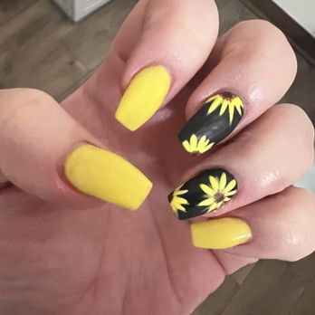 Angel Nails & Spa - Sunflower nails - Nail Salons Near Me - Las Vegas, Nevada