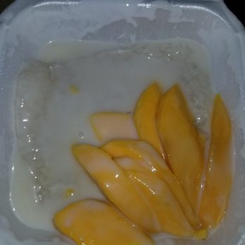 Spoon N Folks - Sticky rice and mango dessert for $6! Too expensive for such a tiny, sloppy amount. Disappointed. - Thai Near Me - Dallas, Oregon