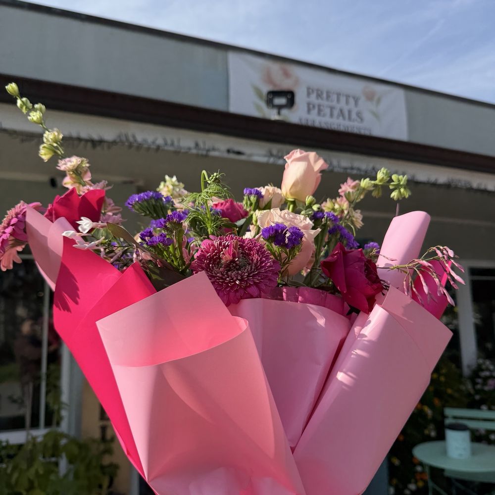 Pretty Petals Arrangements - Arrangement - Floral Designers Near Me - La selva , California