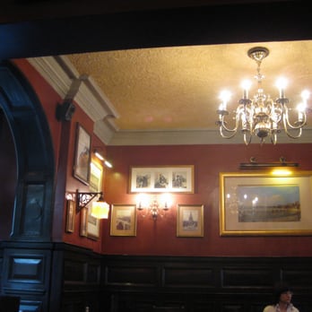 The Blackbird - Interior of dining room - Pubs Near Me - London, XGL The Blackbird - Interior of dining room - Pubs Near Me - London, XGL
