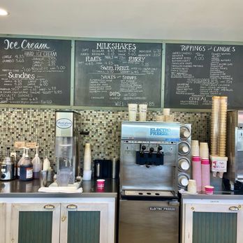 Nif T's - Indoor - Ice Cream & Frozen Yogurt Near Me - Roscoe, New York