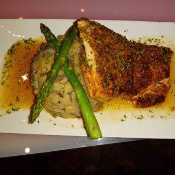 Fifteen25 Lounge - a plate of food with meat and asparagus - Lounges Near Me - Harvey, Louisiana