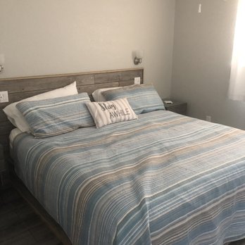 The Breeze Beachfront Resort - King size bed that was quite comfortable - RV Parks Near Me - Surfside Beach, Texas The Breeze Beachfront Resort - King size bed that was quite comfortable - RV Parks Near Me - Surfside Beach, Texas