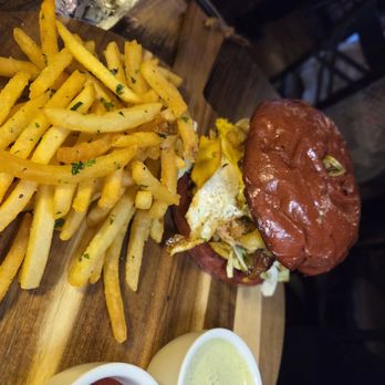 The Pop Spot Bar and Grill - Burger and fries - Salad Near Me - Memphis, Tennessee The Pop Spot Bar and Grill - Burger and fries - Salad Near Me - Memphis, Tennessee