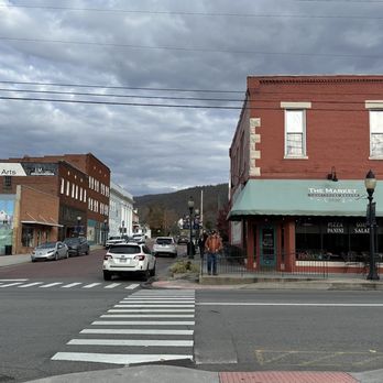 The Market - Courthouse Square - Outside - Pizza Near Me - Hinton, West Virginia The Market - Courthouse Square - Outside - Pizza Near Me - Hinton, West Virginia
