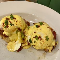 Sassafras Kitchen and Coffee Bar - Eggs Benedict