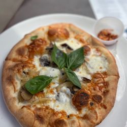 Stella Public House - Salad came with pizza