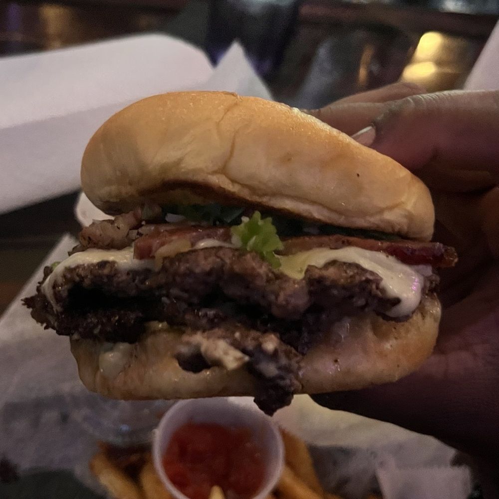 Smash Em’s Burger Bar - Jalepeno Double Burger with Bacon & Jalepeno Relish - Burgers Near Me - St. Louis, Missouri Smash Em’s Burger Bar - Jalepeno Double Burger with Bacon & Jalepeno Relish - Burgers Near Me - St. Louis, Missouri