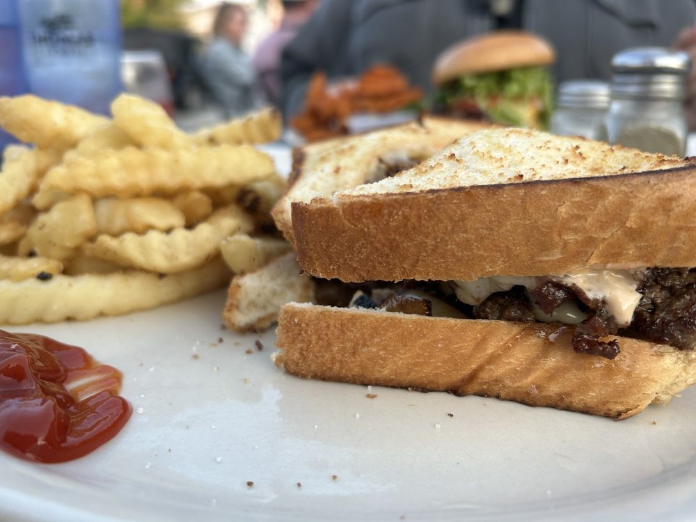 DUNDEE TAVERN CLOSED Updated August 2024 187 Photos & 186 Reviews