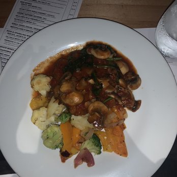 Spago Trattoria & Pizzeria - Pollo Spéciale with Tomato Sauce and Veggies - Italian Near Me - Windsor, Ontario Spago Trattoria & Pizzeria - Pollo Spéciale with Tomato Sauce and Veggies - Italian Near Me - Windsor, Ontario